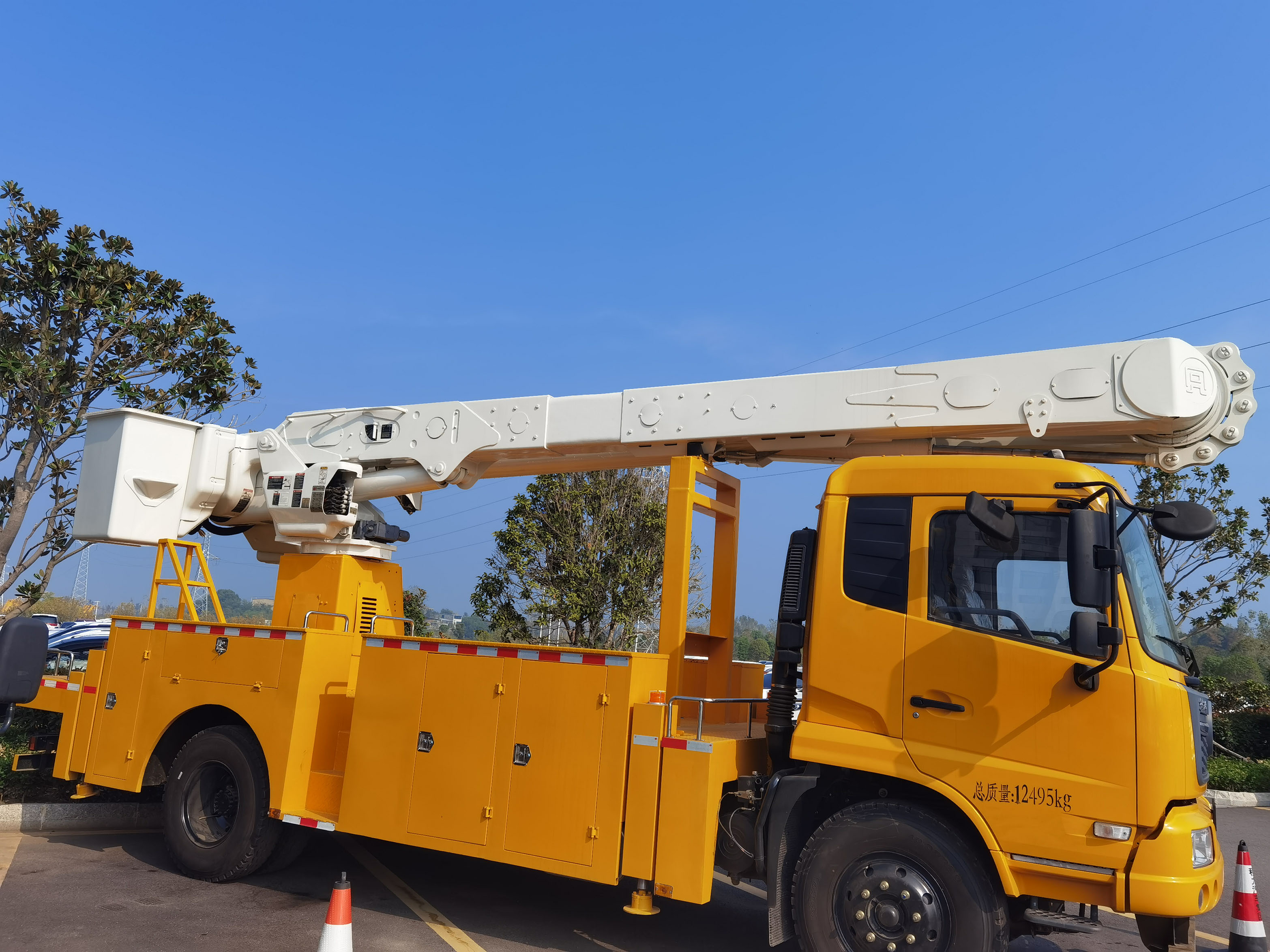 東風(fēng)天錦20米帶電高空作業(yè)車圖片3