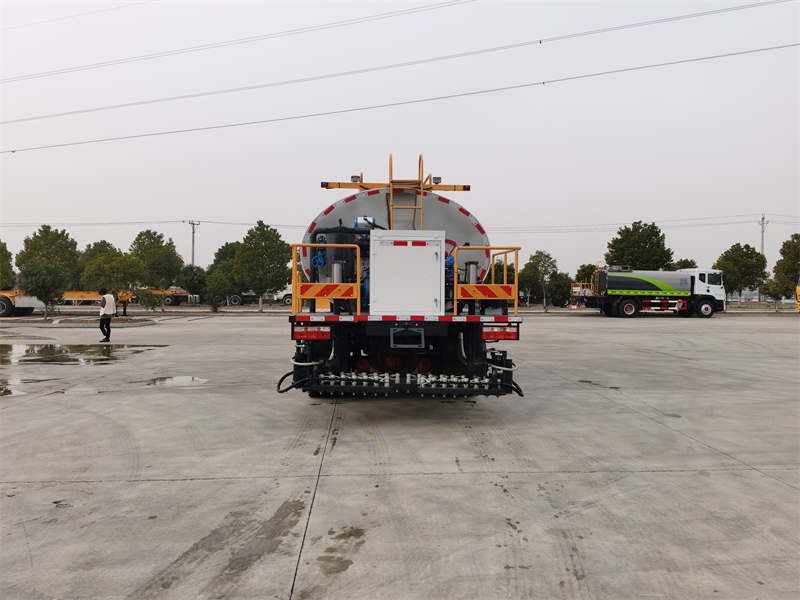 東風(fēng)多利卡9方智能型瀝青灑布車圖片5