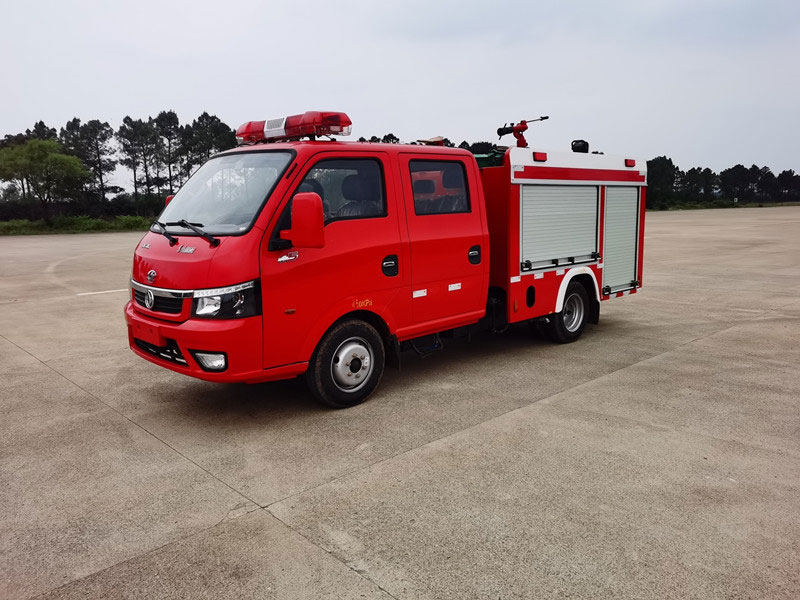 東風途逸1噸水罐消防車